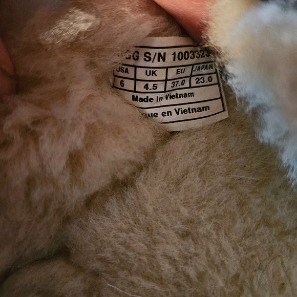 UGG Australia Ansley Charm Black Moccasins Slippers Shoes 1003323 size 6 - Picture 2 of 5